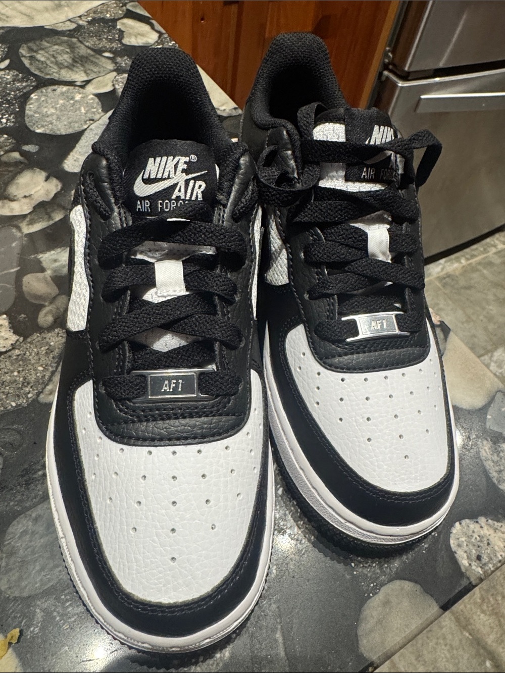 Nike Air Force 1 Low - Black & White